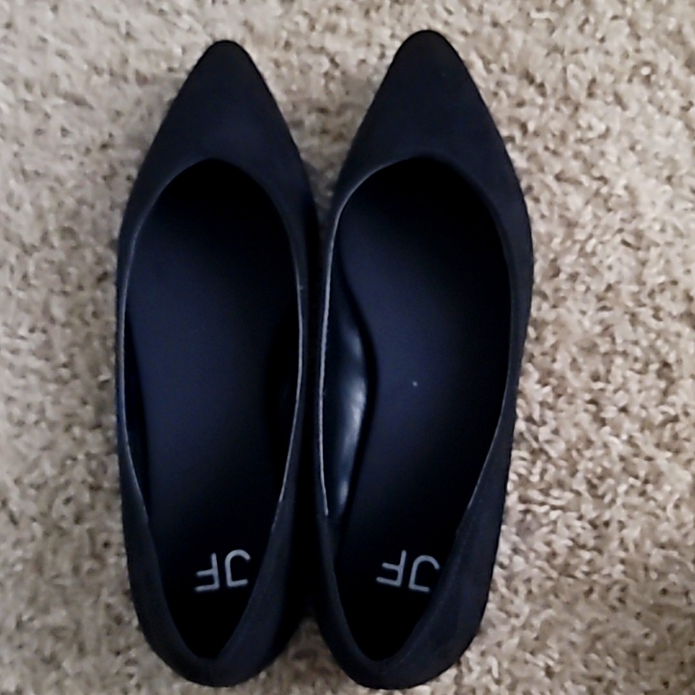 Black pointy toe flats from JustFab